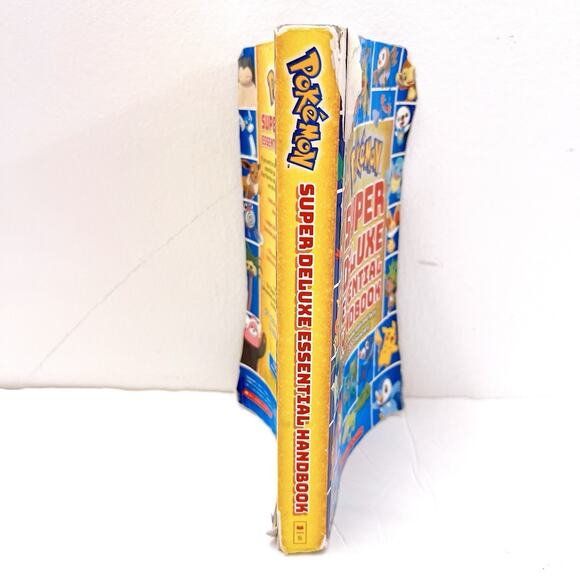 Pokémon Super Deluxe Essential Handbook 2018 Firs Printed The Stats and Facts - Picture 3 of 8